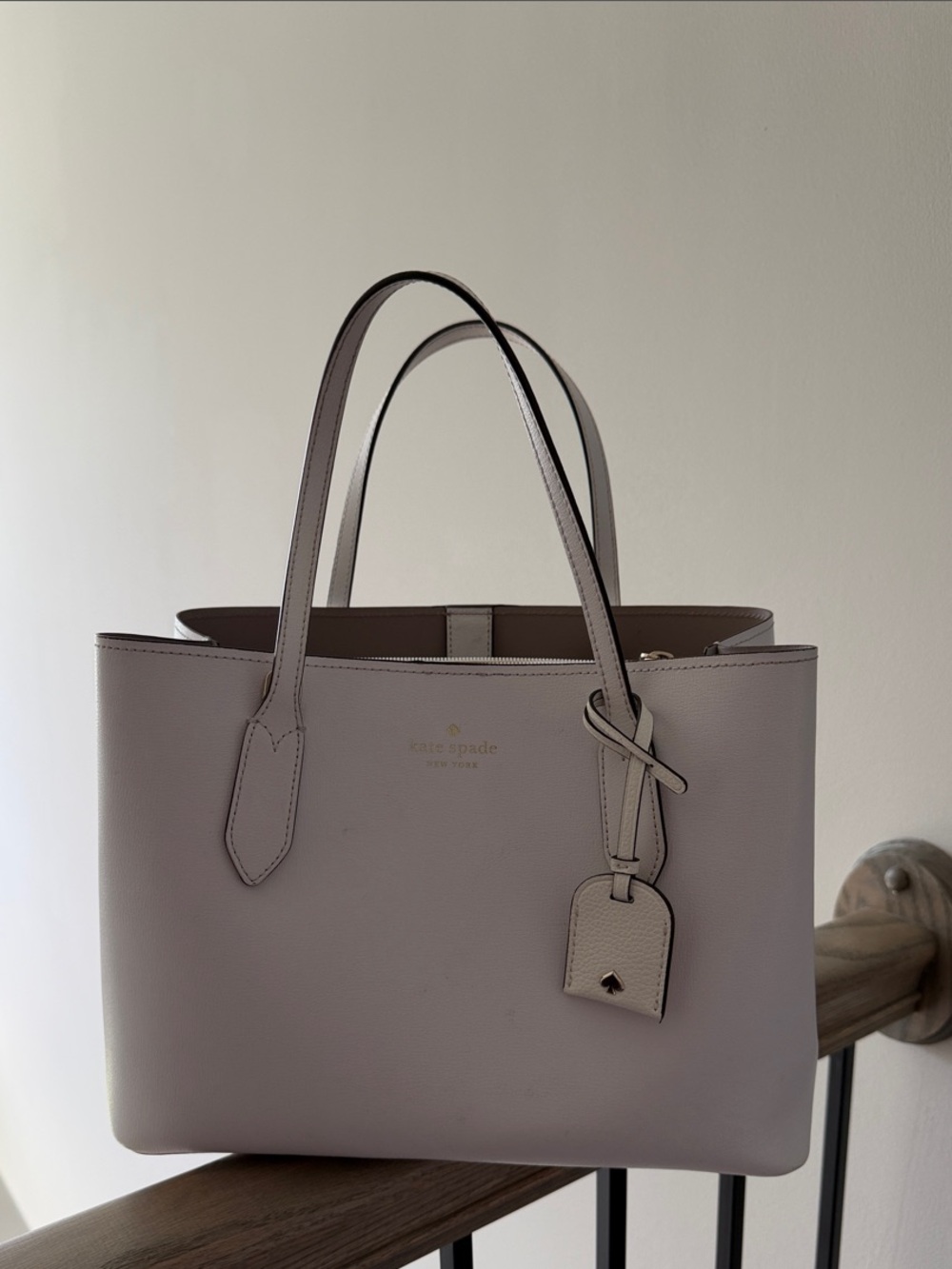 kate spade white tote with luggage tag